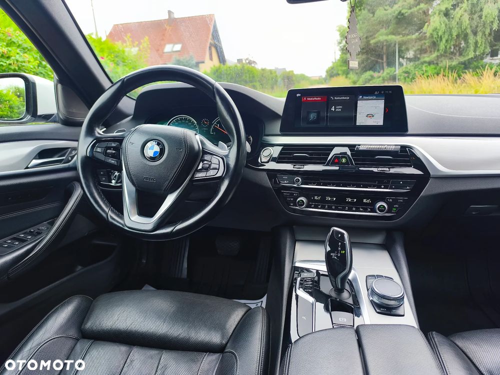 BMW Seria 5 520d Sport Line - 10