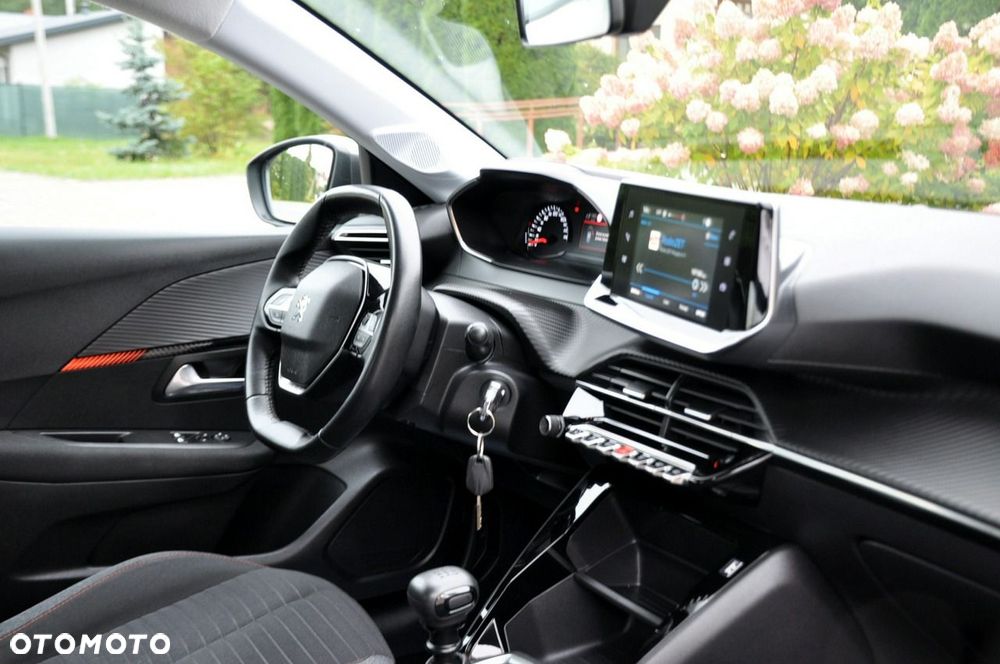 Peugeot 208 - 18