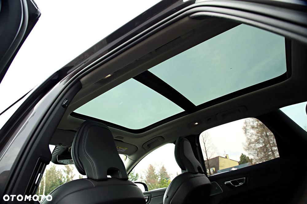 Volvo XC 60 T8 Plug-In Hybrid AWD Ultimate Dark - 21