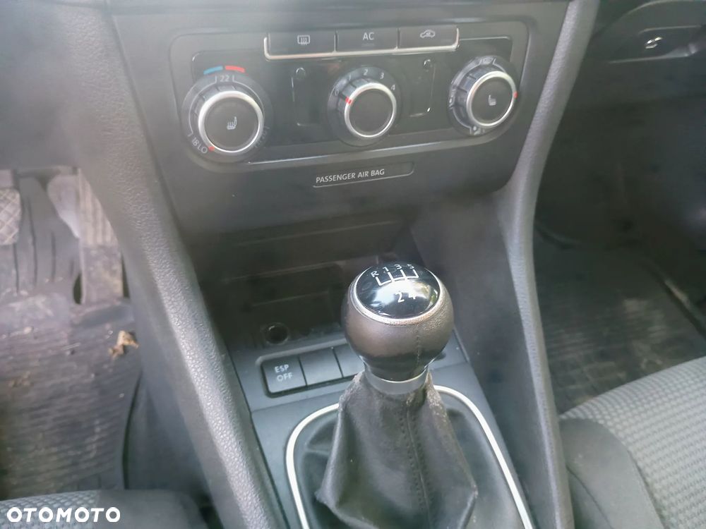 Volkswagen Golf 1.6 TDI DPF Highline - 18