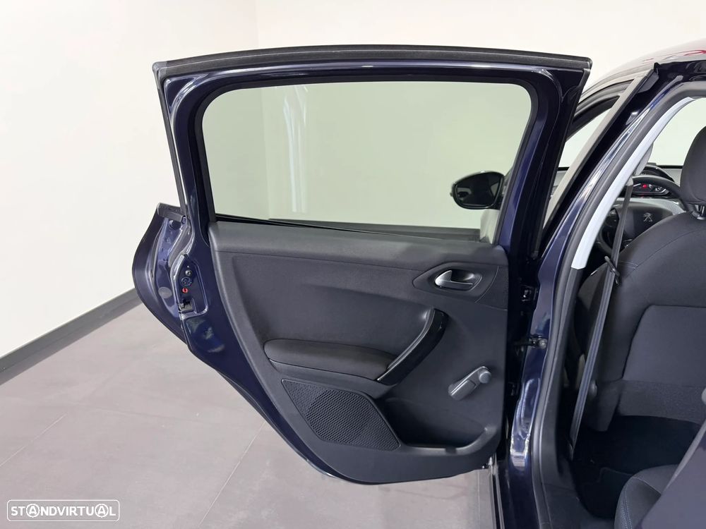 Peugeot 208 1.2 PureTech Style - 42