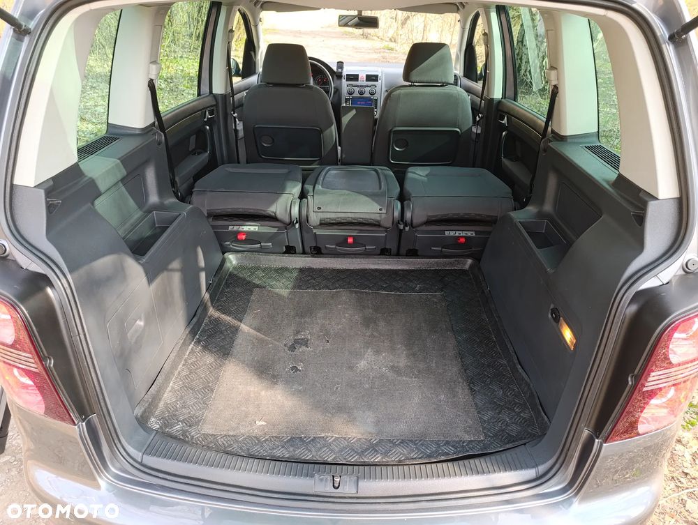 Volkswagen Touran - 16