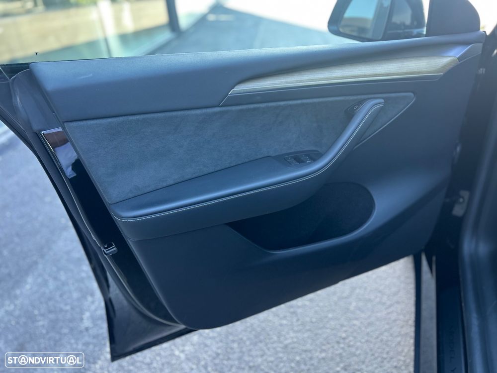 Tesla Model Y Long Range Tração Integral - 18