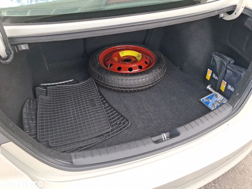 Hyundai Elantra 1.6 Style - 22