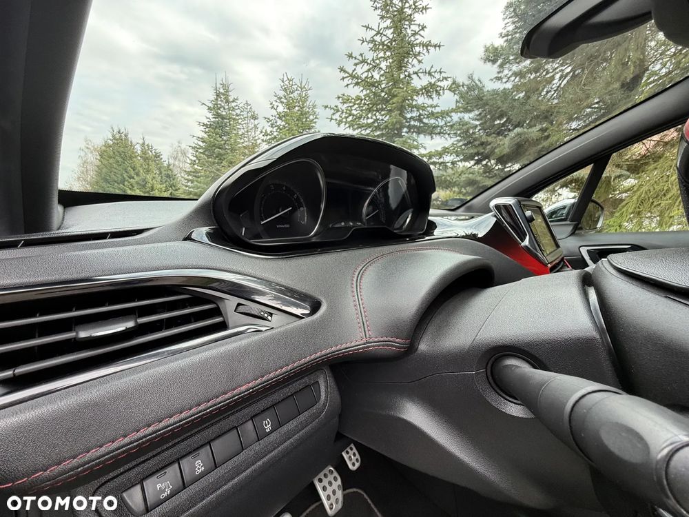 Peugeot 208 GTI 200 THP - 21