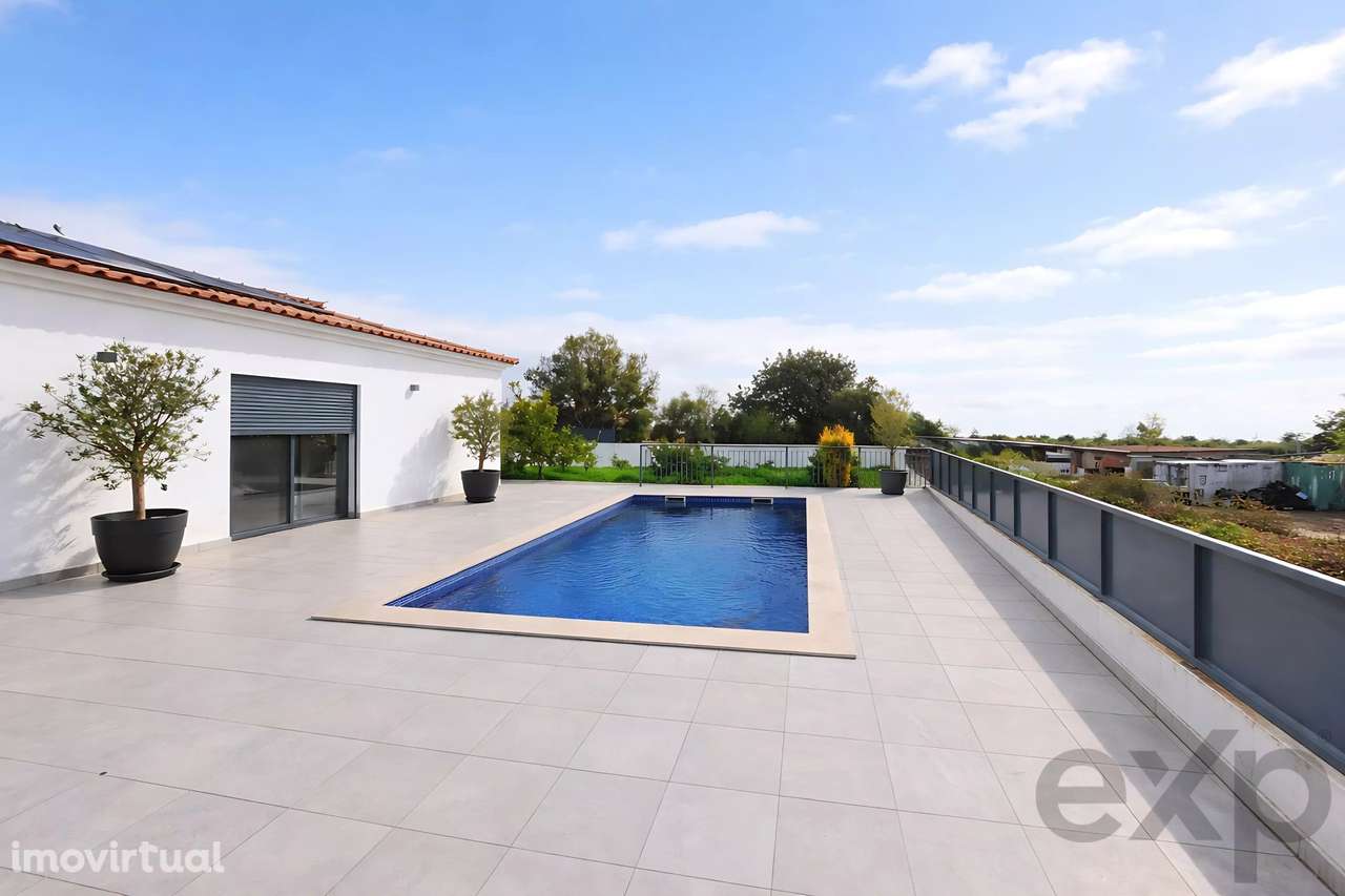 Moradia T4 de Arquitetura Contemporânea com Piscina, Energia Sustentáv - Grande imagem: 3/32