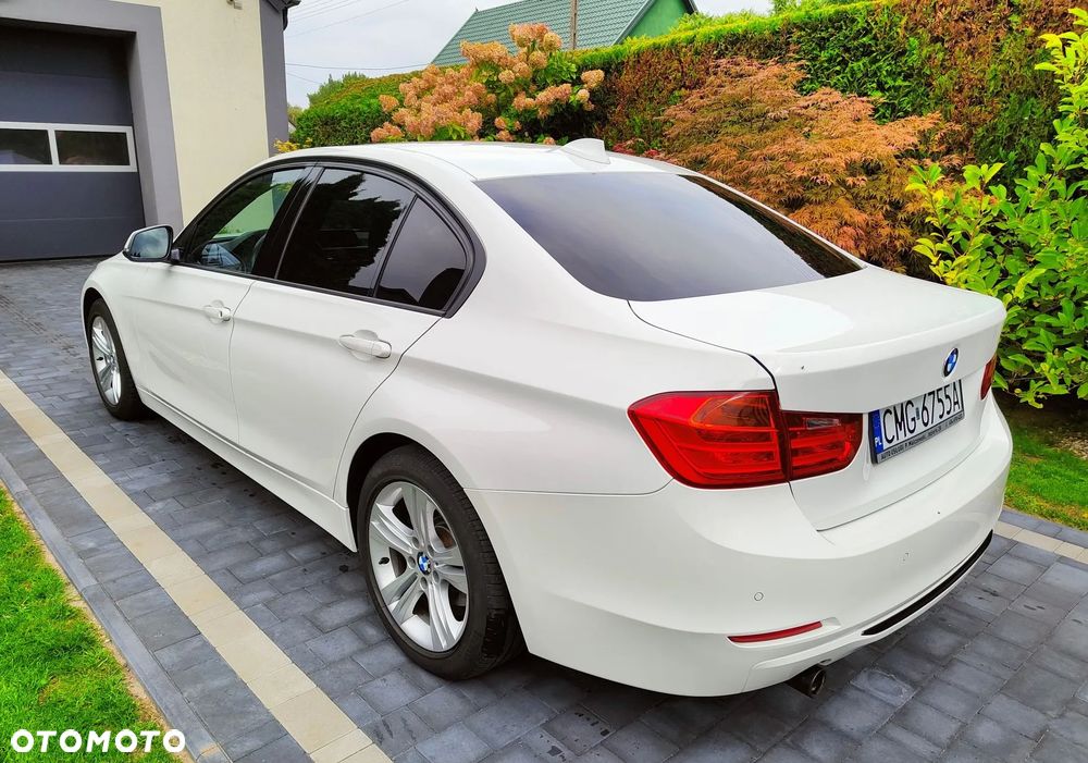 BMW Seria 3 2012 photo 4