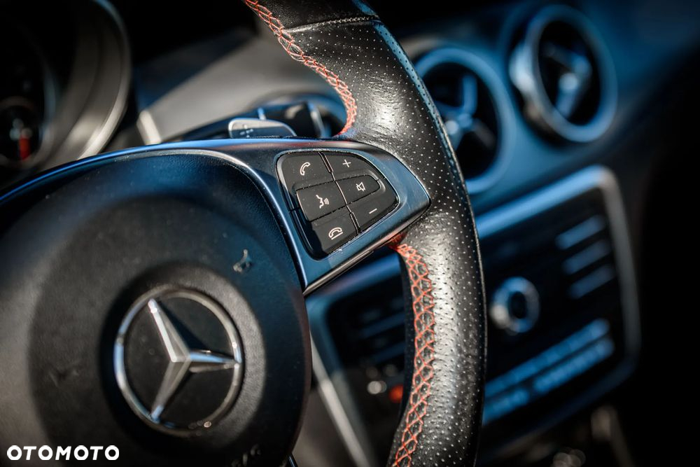 Mercedes-Benz GLA 200 7G-DCT - 17