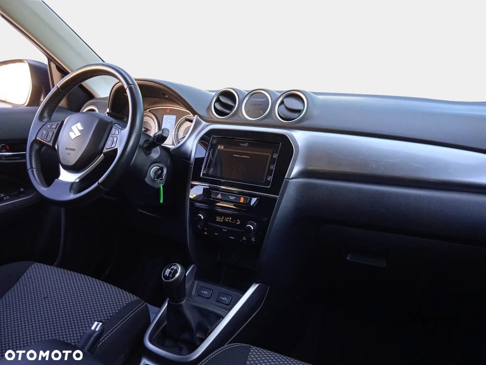 Suzuki Vitara 1.0 Boosterjet Premium 2WD - 29