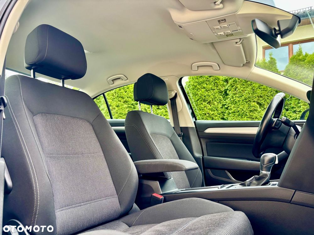 Volkswagen Passat 2.0 TDI SCR Comfortline DSG - 26
