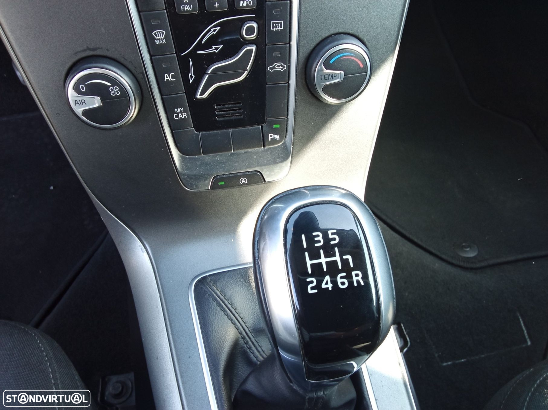 Volvo V40 2.0 D2 Momentum - 13