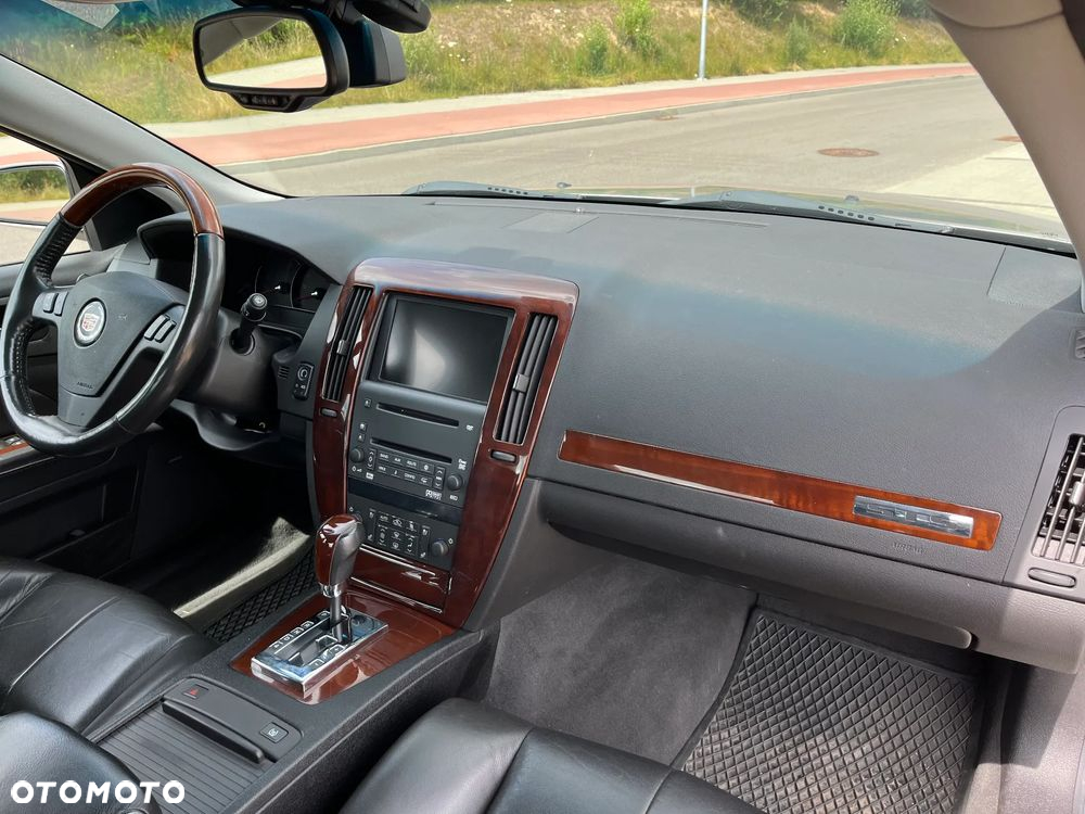 Cadillac STS - 13