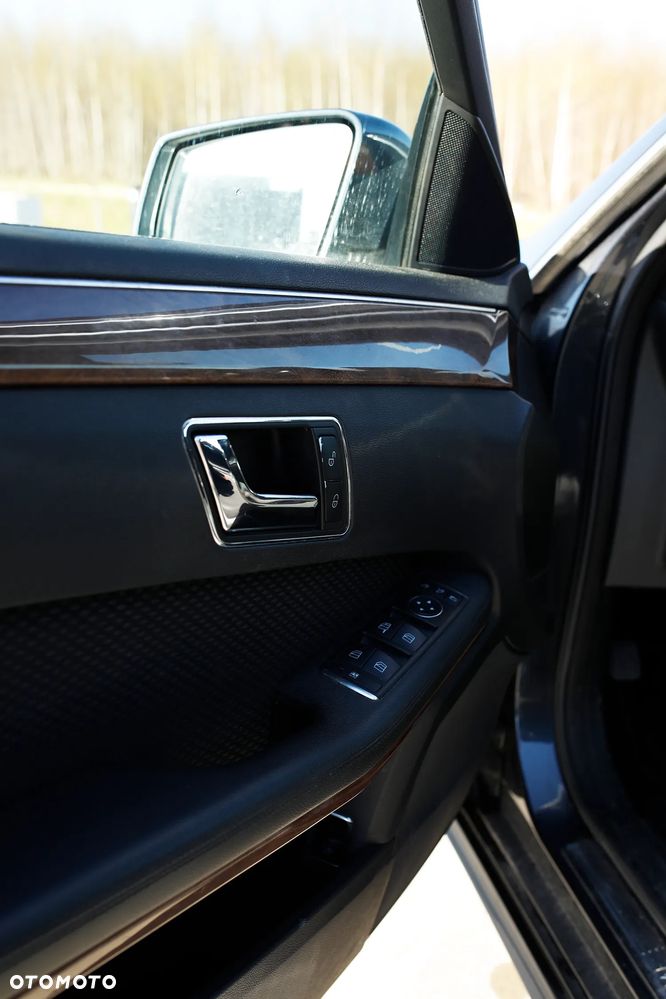 Mercedes-Benz Klasa E 200 BlueEFFICIENCY 7G-TRONIC Elegance - 14