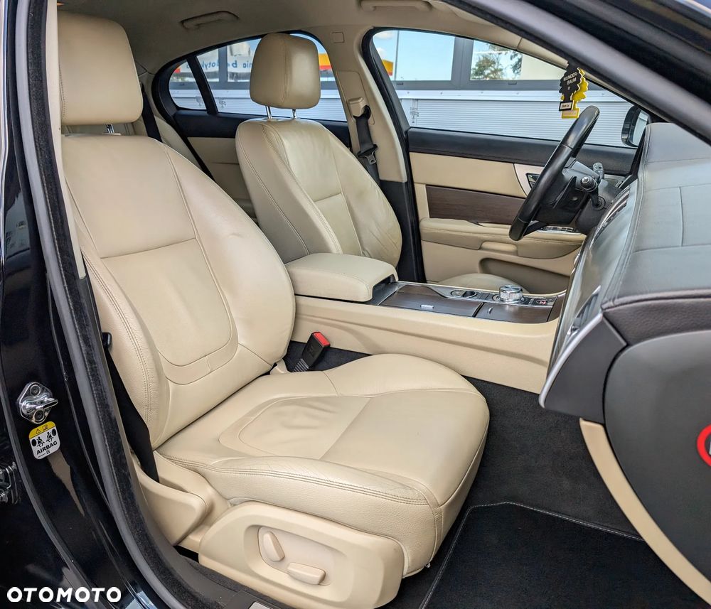Jaguar XF 3.0 T AWD Luxury - 23