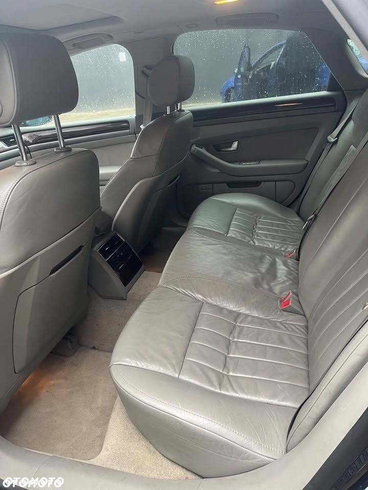 Audi A8 4.2 Quattro - 8
