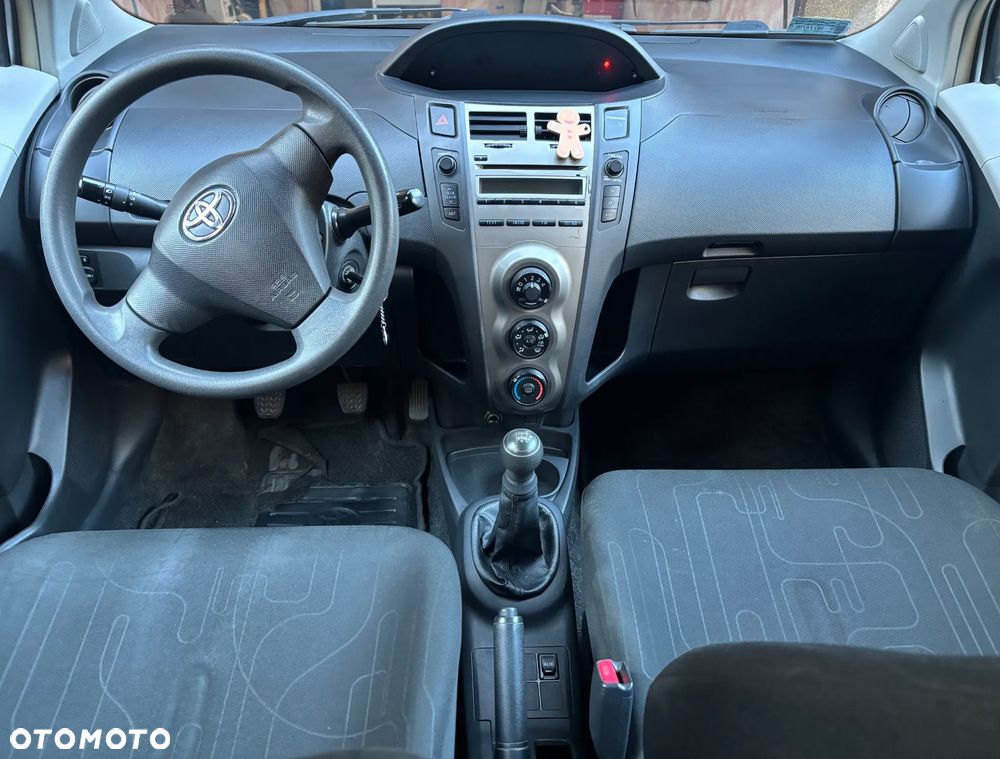 Toyota Yaris - 10
