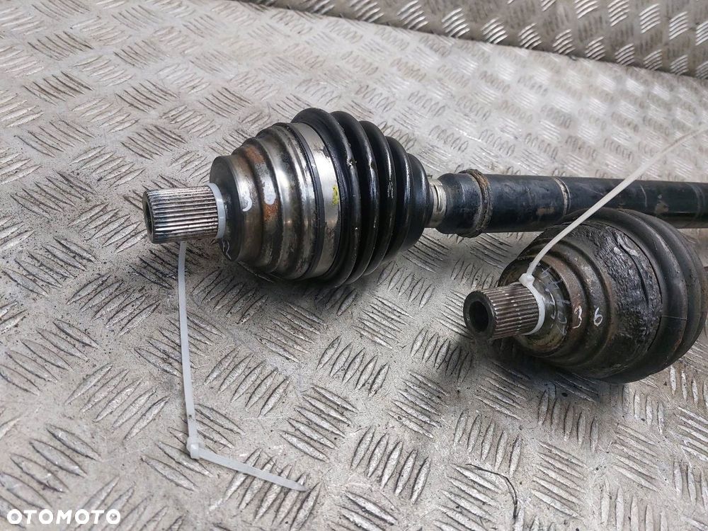PÓŁOŚ LEWY PRZÓD + PRAWY PRZÓD 5B VOLKSWAGEN JETTA V 1.9 TDI - 5