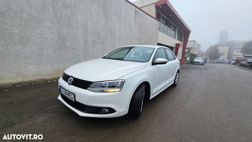 Volkswagen Jetta - 1