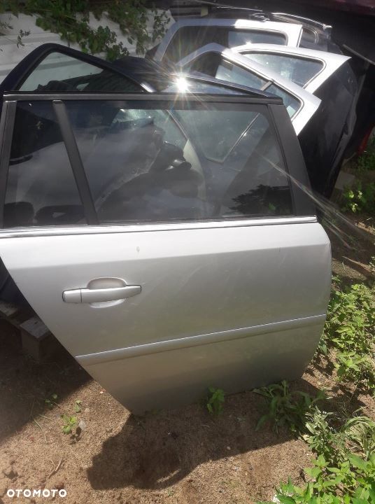 Drzwi tylne prawe Vectra C srebne - 1