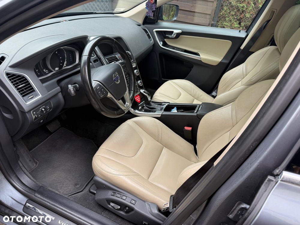 Volvo XC 60 D4 Momentum Pro - 5