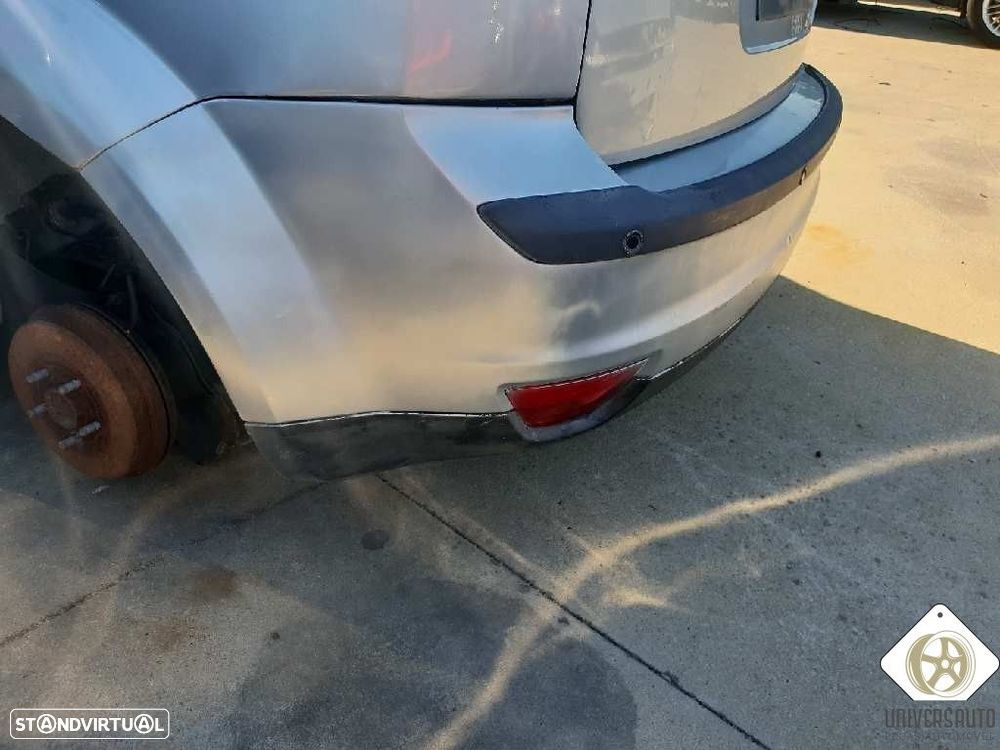 PARA-CHOQUES TRASEIRO FORD FOCUS II 2004 - 2
