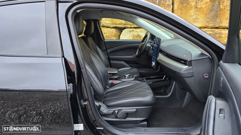 Ford Mustang Mach-E - 40