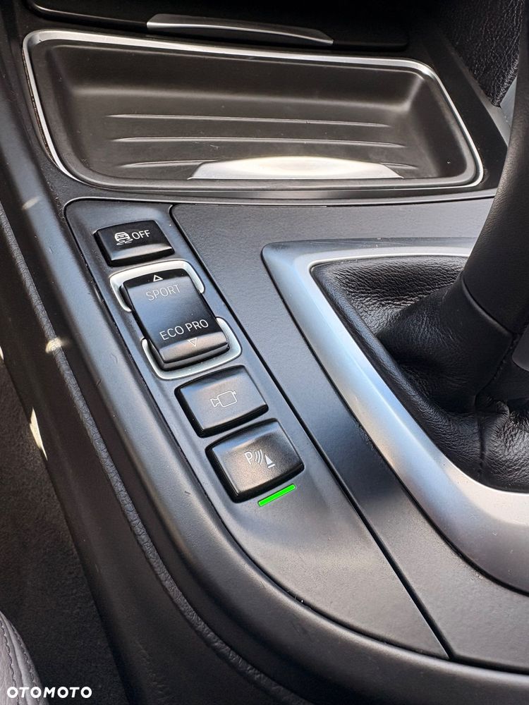 BMW Seria 3 328i Sport Line - 10