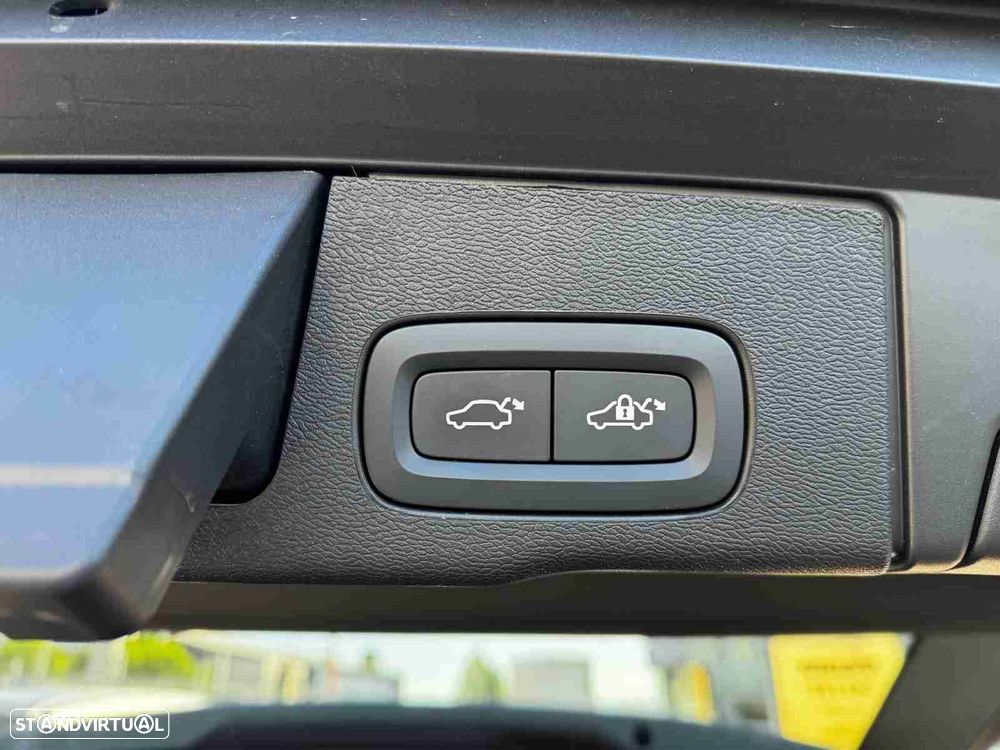 Volvo XC 60 2.0 T6 PHEV Plus Dark AWD - 7