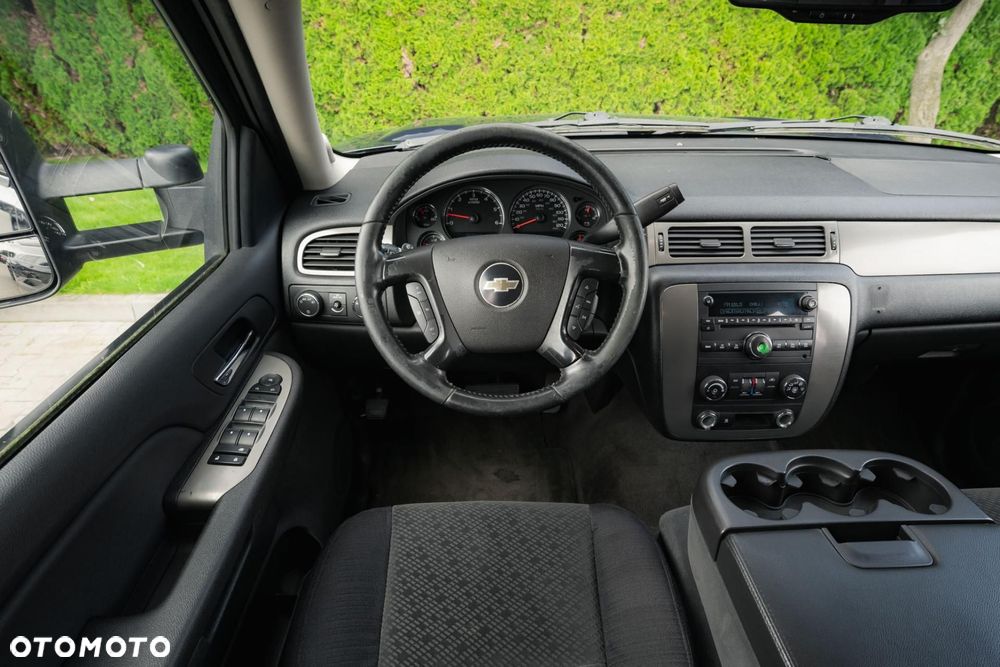 Chevrolet Suburban - 12