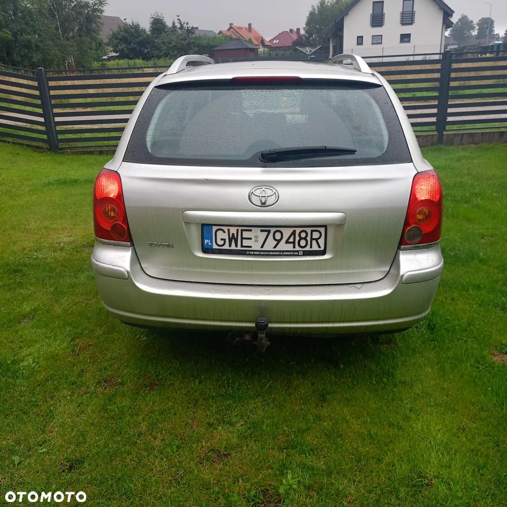 Toyota Avensis 1.8 VVT-i - 9