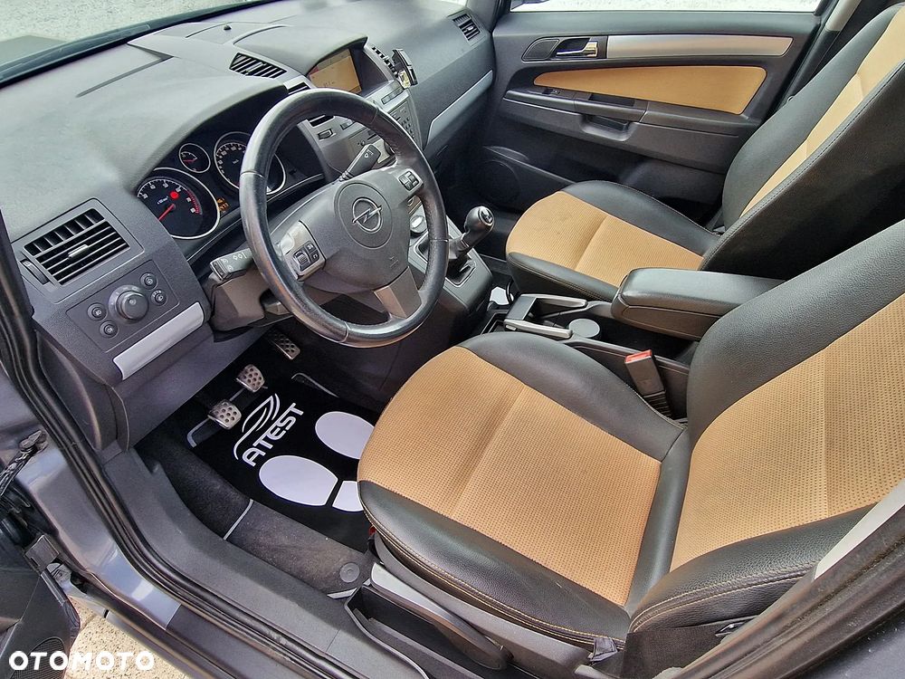 Opel Zafira 2.2 - 8