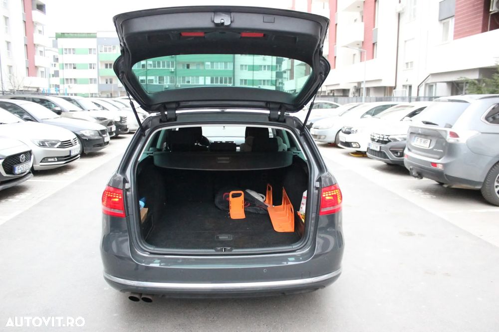 Volkswagen Passat 2.0 TDI DPF Blue TDI DSG Comfortline - 29