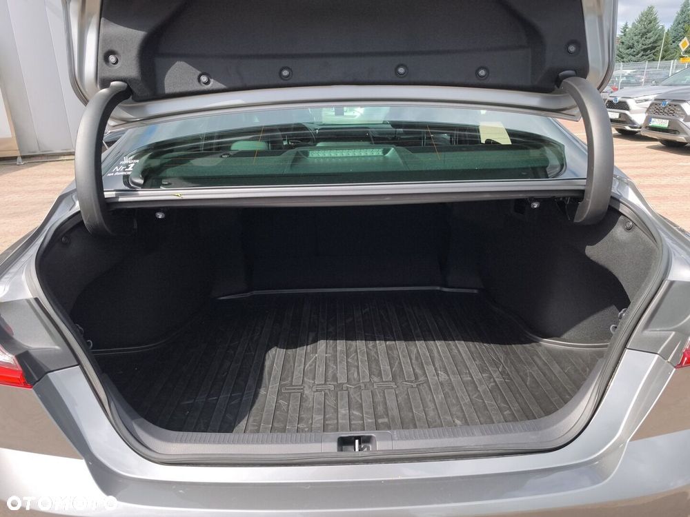 Toyota Camry - 13