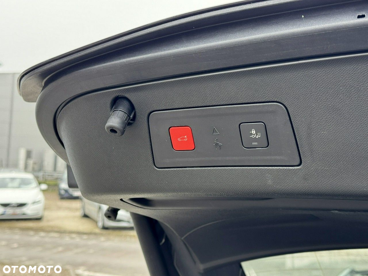 Peugeot 508 Plug-In Hybrid 225 e-EAT8 Allure - 28