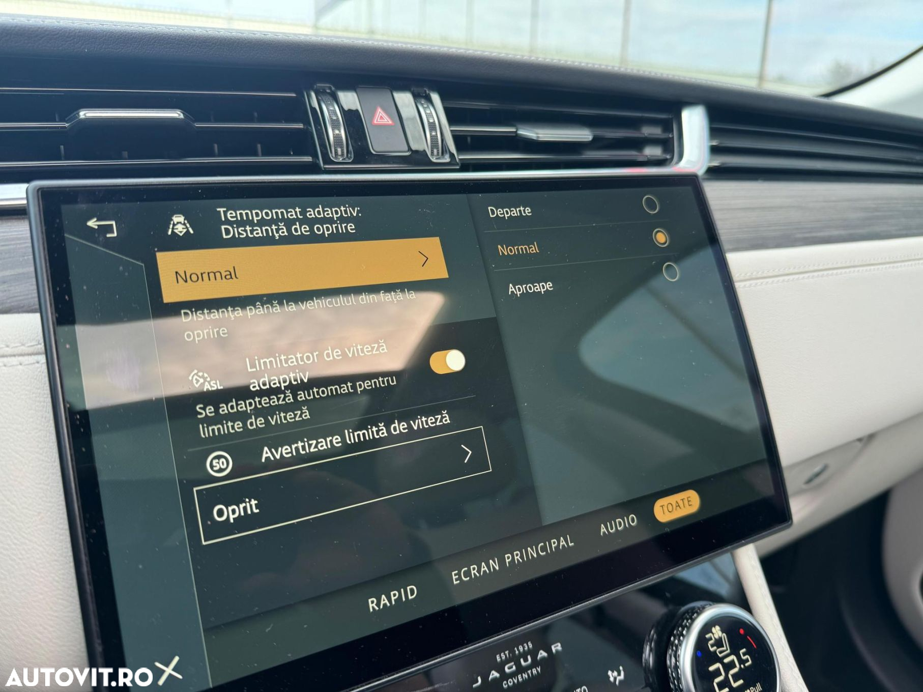 Jaguar F-Pace P400e AWD R-Dynamic SE - 28