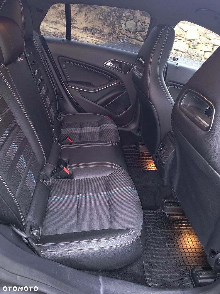 Mercedes-Benz CLA 180 7G-DCT UrbanStyle Edition - 15