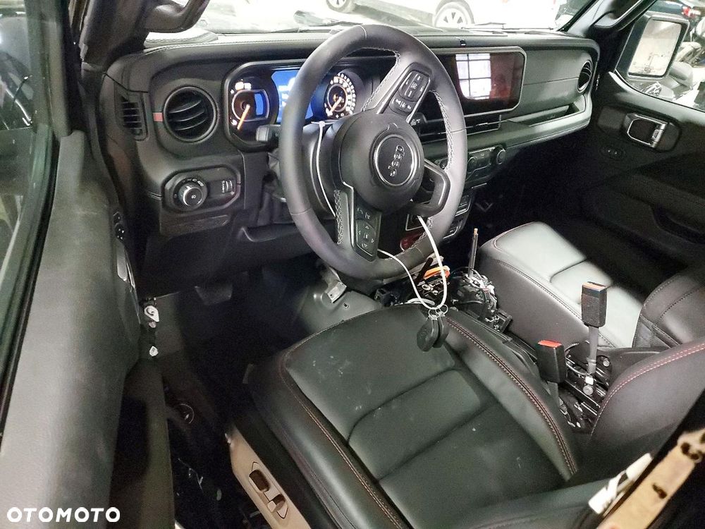 Jeep Wrangler - 8