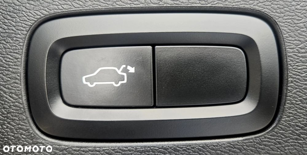 Volvo XC 60 D4 Momentum Pro - 32