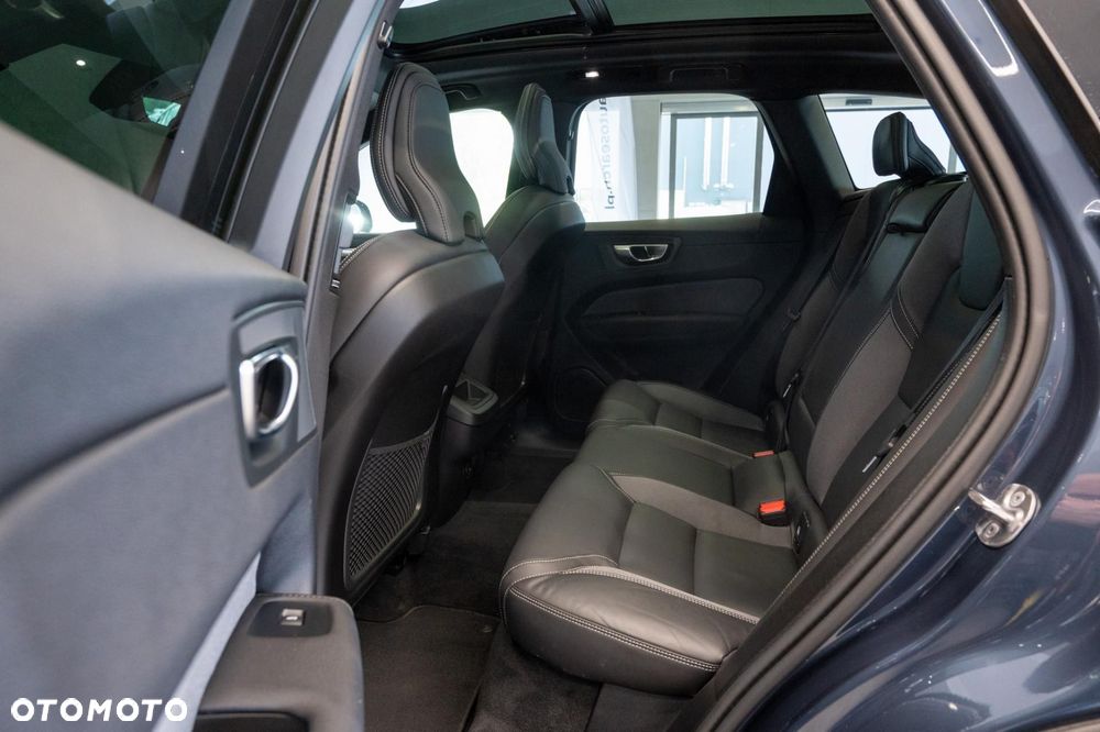 Volvo XC 60 B5 B AWD Plus Black Edition - 17