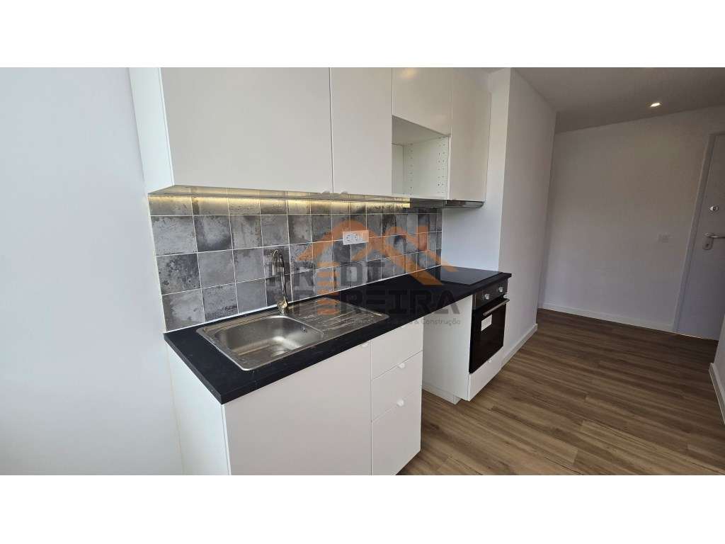 Situado na Damaia de Cima, apartamento T2 totalmente remodelado. - Grande imagem: 5/37