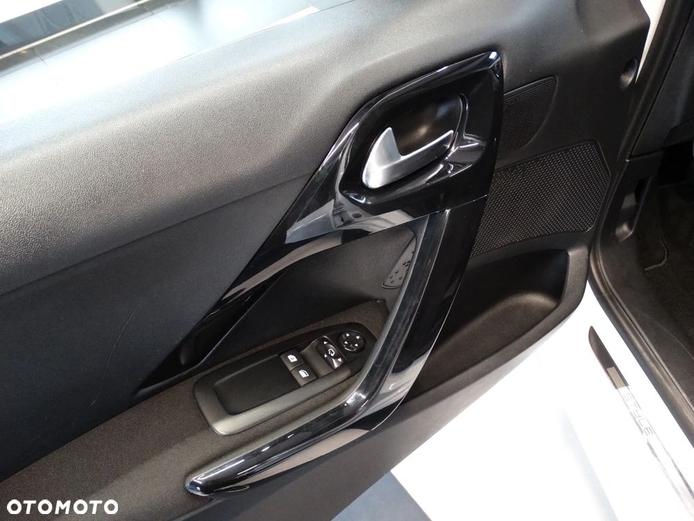 Peugeot 208 82 PureTech Style - 22