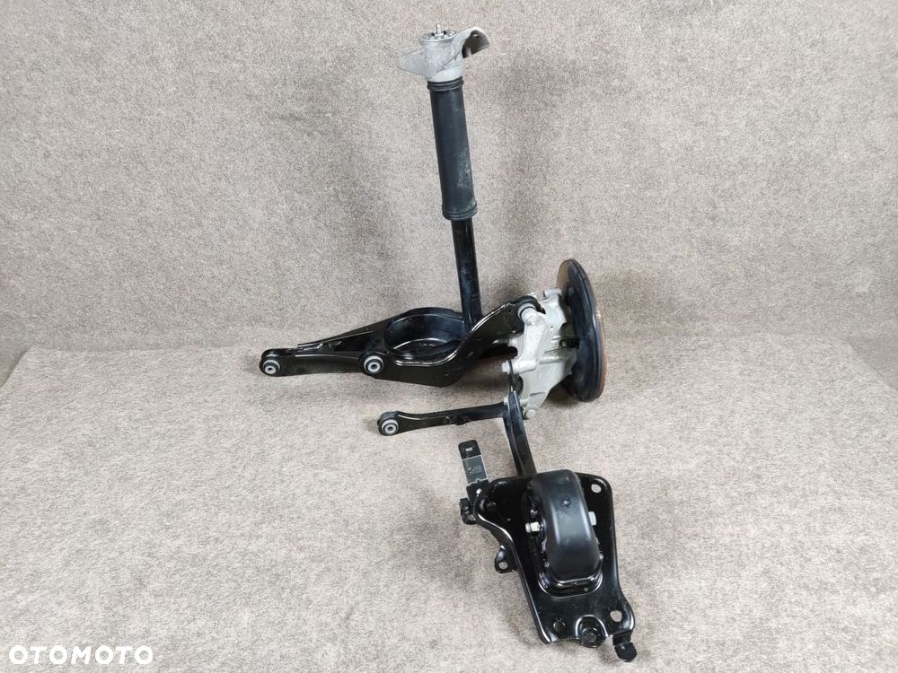 VOLVO XC40 2.0T T4 17-21r Zwrotnica Piasta Wahacz Zawieszenie Lewy Tył 2WD - 2