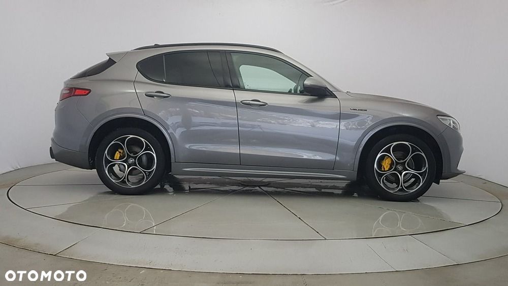Alfa Romeo Stelvio - 8