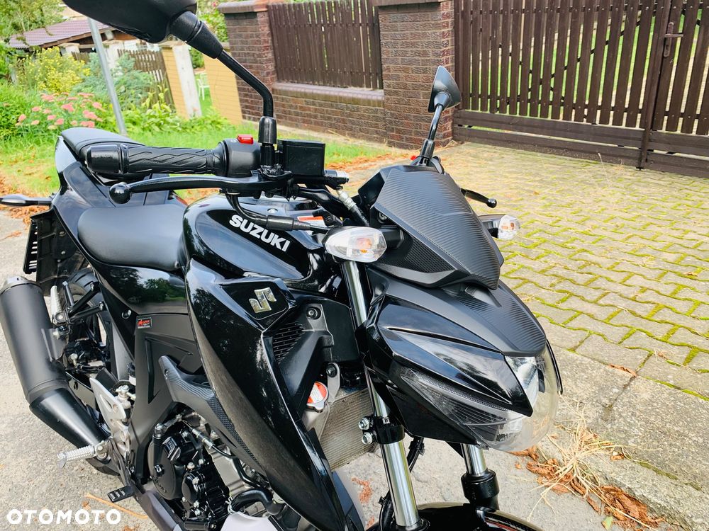 Suzuki GSX - 7
