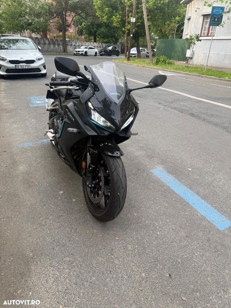 Honda CBR 650R - 1