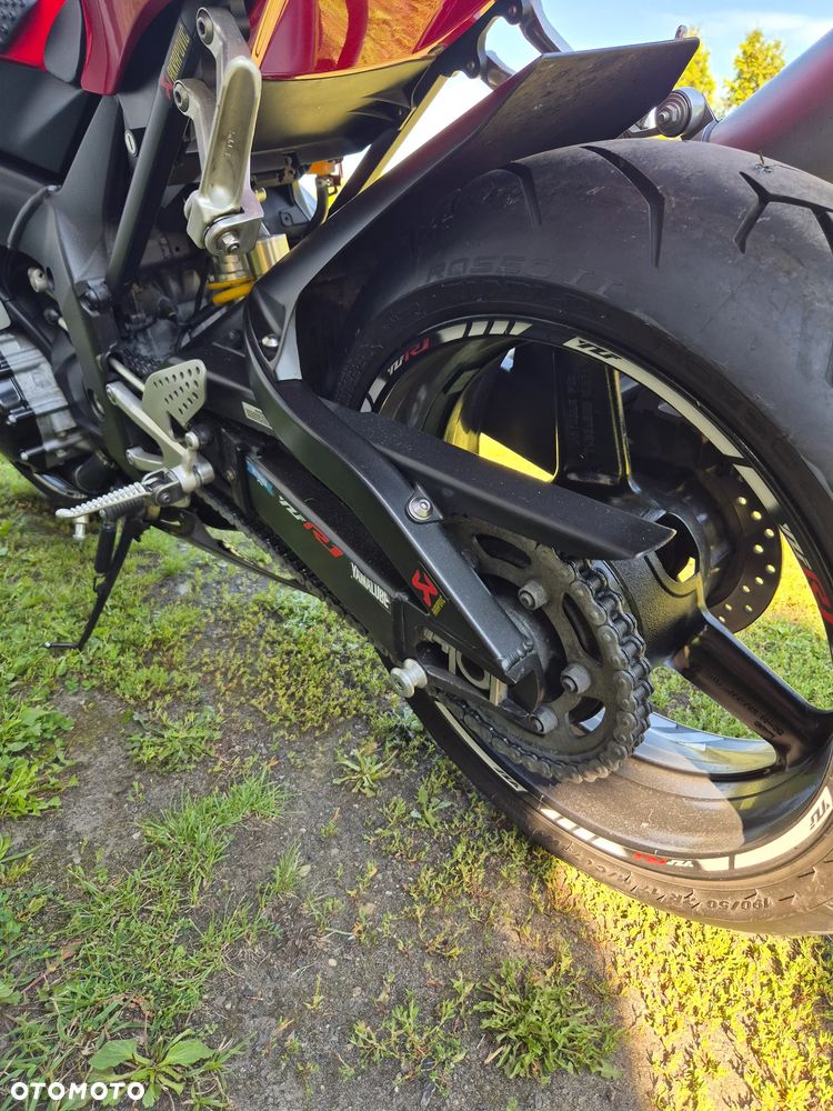 Yamaha R1 - 5