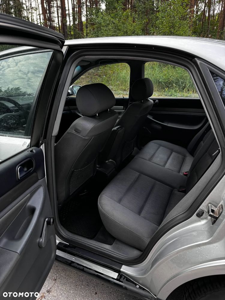 Audi A4 Limousine 1.8 - 9