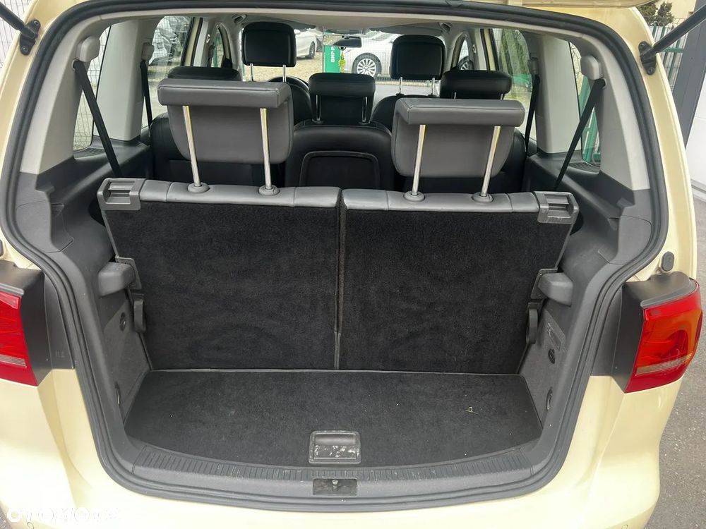 Volkswagen Touran - 16