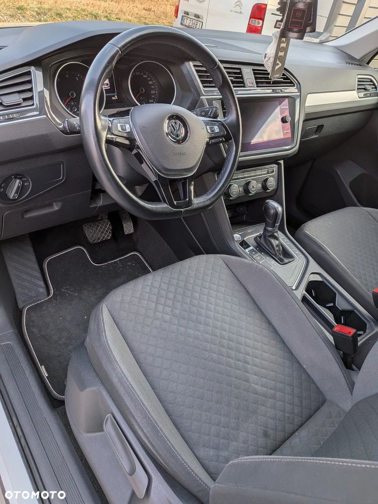 Volkswagen Tiguan - 12