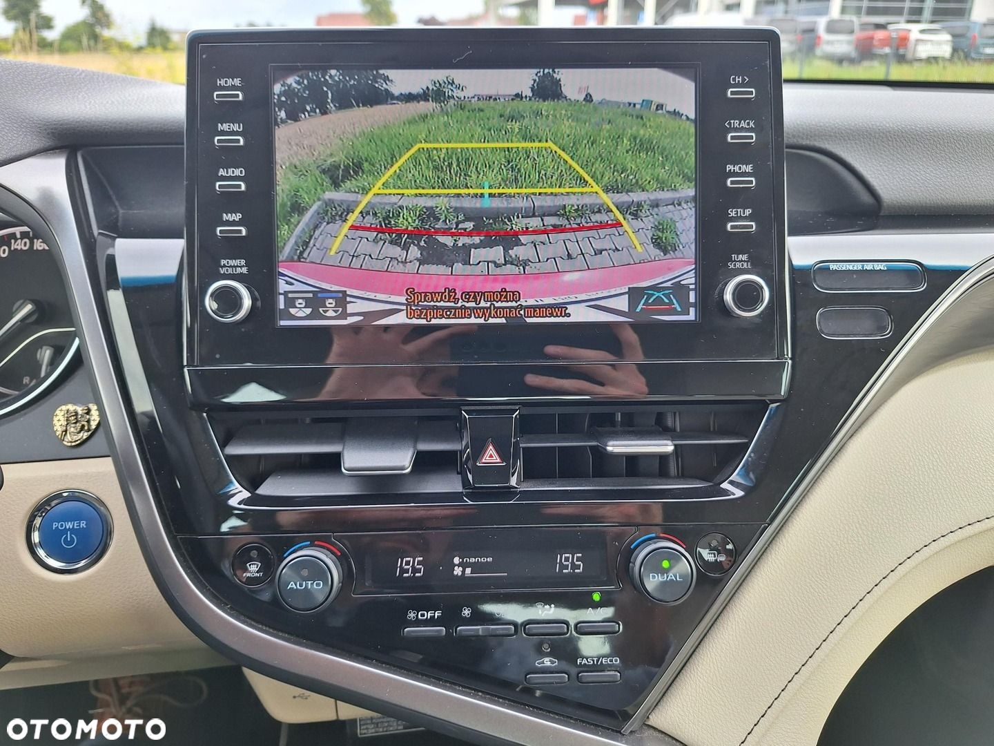 Toyota Camry - 24